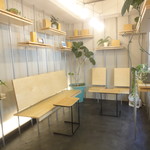 サニーヒルズ To-Go 自由が丘 - 明るい店内