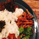 スパイスカレー モクロミ - 副菜群  上から木耳のアチャール、龍眼のパチャディ、豆腐干のボディ カリ、青梗菜のポリヤル