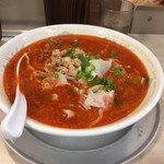 中華食堂一番館 - スープが真っ赤！