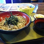 Tsutaya Soba - 蕎麦，カツ丼のセット．