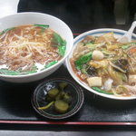 台湾ラーメンと中華丼の780円