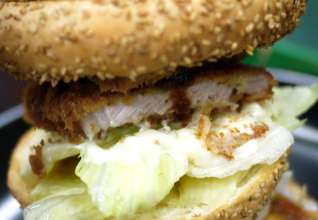 ２０１１年夏 東北 函館紀行 函館山バーガーに挑戦 子供に喜ばれること間違いなしです By みちのく五郎 ラッキーピエロ ベイエリア本店 Lucky Pierrot 末広町 函館 ハンバーガー 食べログ