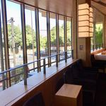 とらや - 2階も窓が大きく明るいです