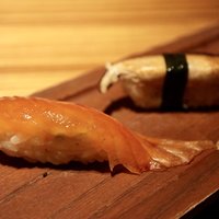 春秋ツギハギ 日比谷 - ツギハギ寿司（サーモン、椎茸）