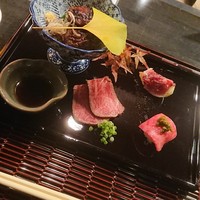 肉匠なか田 本店 - 前菜盛り　ハラミ　タタキ　牛トロ　生ハム
