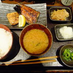 炭火焼専門食処 白銀屋 - ランチのサバのハーフ＆ハーフ（みりん干し・文化干し）＋小鉢