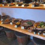 Hanamame - ランチ食べ放題のおそうざいと野菜サラダのビュッフェコーナー
