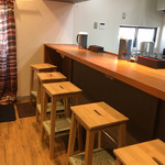 うちのラーメン 我豚 - 奥のカウンター席