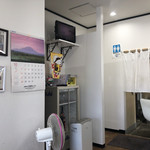 麺や hide - 右手カウンター