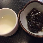 Sumibi Nikusakaba Toriaezu - 【’18.9】お通しの昆布の佃煮とおちょこの牛乳