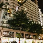 HOLOHOLO CAFE & MARKET - 外観（ヒルトンホテルの1F）