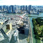 Horizon Tokyo - 左が築地、右は浜離宮(46階展望コーナーより)