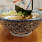 らーめん森や。 - 三ッ星醤油らーめん・フライングカリフリ味付玉子＆わんたん増し