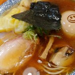 らーめん森や。 - 三ッ星醤油らーめん・フライングカリフリ味付玉子＆わんたん増し