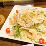 DINING BAR Chill - 2018年7月　chillサラダ【850円】一人だと多いです～