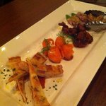 ジャムジャム - 前菜4種。コースの8品の内の4品が消化されます。