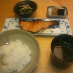 Eigetsu - 焼き魚定食（鮭、ご飯、赤出汁、お新香）