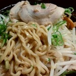 無鉄砲しゃばとん - もちもちの太麺