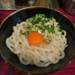 手打ち讃岐うどん じゃんぼ - しょうゆうどん生玉子入り