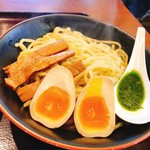 節系とんこつらぁ麺　おもと - 