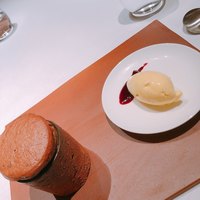 レストラン ラリューム - ショコラスフレ、バニラアイスとカシス