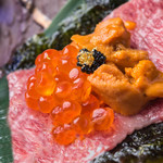 Japanese beef sea urchin wrapped in salmon roe (slice)