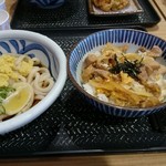 はなまる屋 - ぶっかけうどん冷並300円＋親子丼360円