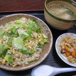 Ron Shiyan - 本日の日替わり定食　レタスチャーハンとスープ餃子630円！　お昼の定食はその他7種類あります。