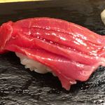 晶 - 2貫目は大間産の中トロ