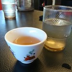 ハルピンラーメン - ジャスミン茶と、お水。