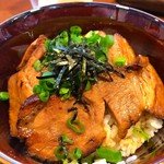 Miujin Soba - ミニチャーシュー丼ですがご飯一膳分強ありますね