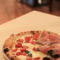 ナプレ 横浜高島屋店 - ピザはハーフ＆ハーフにできます