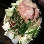 本格炭火焼鳥 あっしゅ - ＜期間限定10月～3月末まで＞もつ鍋です！プリプリの牛もつがたまりません！