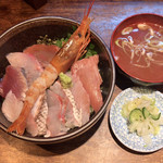 酒と魚介の隠れ家 兼六 - 海鮮丼 ¥960