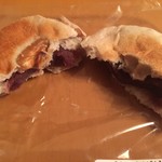 ナンツカ ベーカリー - くるみあんぱん断面