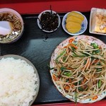 大昇軒 - ニラレバ定食