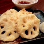 興 - 「茨城産　新蓮根天ぷら」：冬場の蓮根よりサックリ♪　灰汁が全く無く、ちょっと梨にも似た甘さ！