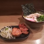 餃子と唐揚げの美味しいお店 肉玉屋 - ランチCセット！