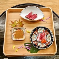 肉和食 月火水木金土日 - ◆刺し 　極上とろ馬刺し　龍の卵醤油漬け 　黒毛和牛のたたき　胡麻醤油