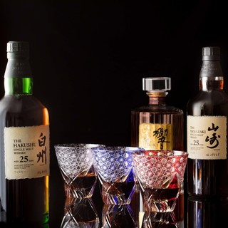 A wide variety of alcoholic beverages from around the world and domestic whisky.