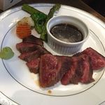 旬の北海道産食材バル 牡蠣人 - はこだて和牛の赤身ステーキ