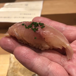 天ぷら たけうち - 長崎産 鯵の酢〆 真空で熟成 ３日目 握りで