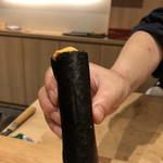 天ぷら たけうち - 天草産 赤海胆とボストン産 本鮪 中トロの手巻き