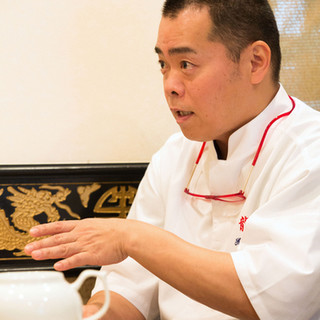腕利きのシェフ｢栖原｣氏が創り上げる、創作中華をお届け。