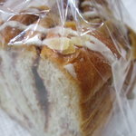 進々堂 - シナモンティーのパン