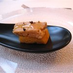 ビオディナミコ - 一口前菜：フォアグラのテリーヌとブリオッシュ