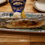 夜ノ焼魚 ちょーちょむすび - サンマの炭火焼き