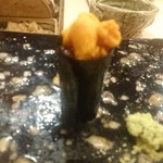 鮨 一新 - 写真その16；北海道産バフン雲丹と生いくら縦巻仕上げ