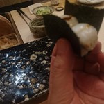 鮨 一新 - 写真その18；炙り太刀魚の海苔握り