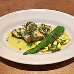 スガハラ - カジキマグロのグリル レモン＆オリーブオイルのドレッシング（万願寺唐辛子 + 茄子 + ズッキーニ）